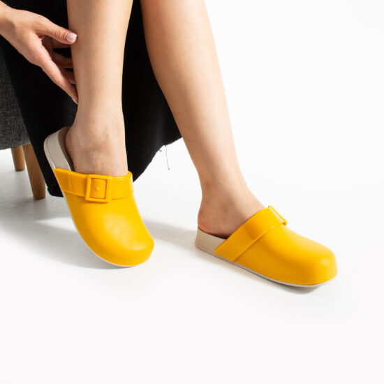 Оранжеви дамски затворени гумени чехли сабо / / Оранжеви дамски затворени гумени чехли сабо / /