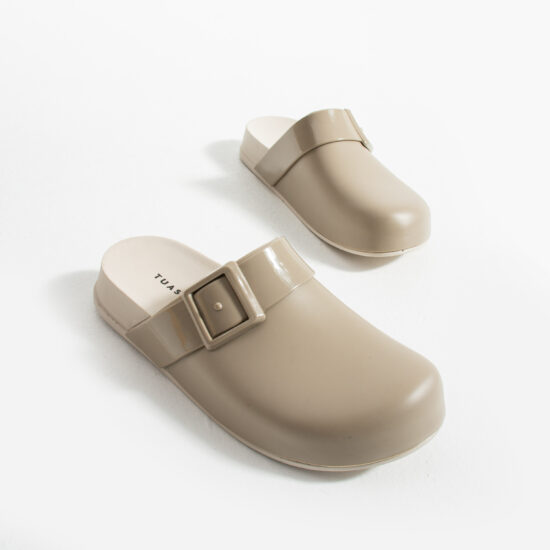 Бежови дамски затворени гумени чехли сабо / / Бежови дамски затворени гумени чехли сабо / /