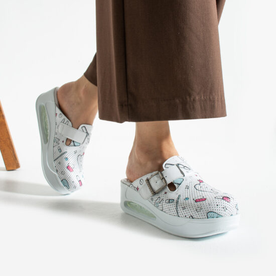 Анатомични чехли от естествена кожа на платформа за зъболекари / /