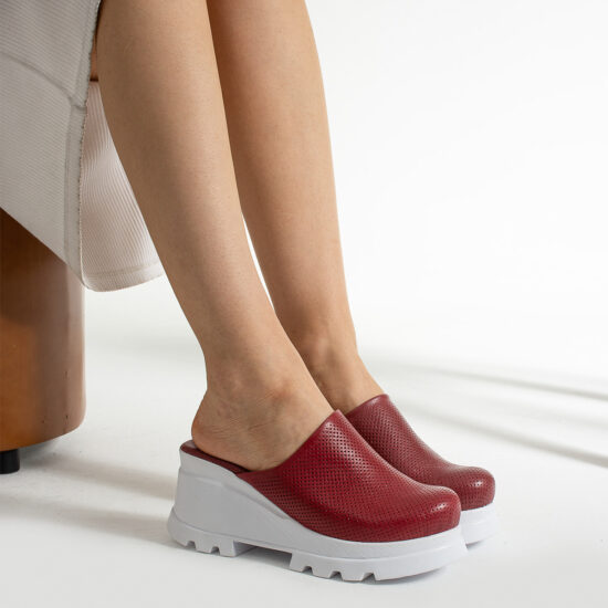 Анатомично кожено червено сабо на платформа Анатомични чехли на платформа Едноцветни 2 Alternative view of Анатомично кожено червено сабо на платформа