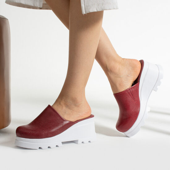 Анатомично кожено червено сабо на платформа / /