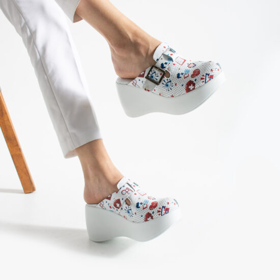 Бели анатомични медицински чехли на платформа от естествена кожа / / Бели анатомични медицински чехли на платформа от естествена кожа / /