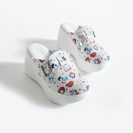 Бели анатомични медицински чехли на платформа от естествена кожа / / Бели анатомични медицински чехли на платформа от естествена кожа / /