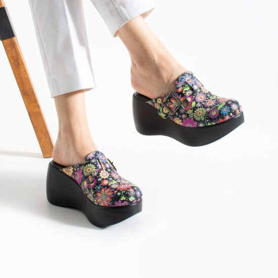 Цветни анатомични чехли на платформа от естествена кожа / /