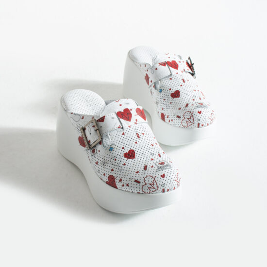 Бели анатомични медицински чехли на платформа от естествена кожа / / Бели анатомични медицински чехли на платформа от естествена кожа / /