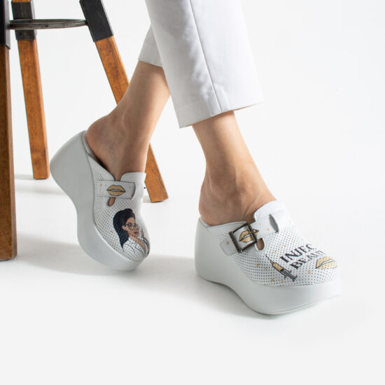 Бели анатомични чехли на платформа за естетични салони от естествена кожа / / Бели анатомични чехли на платформа за естетични салони от естествена кожа / /