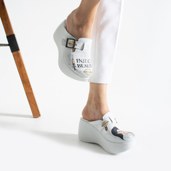 Бели анатомични чехли на платформа за естетични салони от естествена кожа / / Бели анатомични чехли на платформа за естетични салони от естествена кожа / /