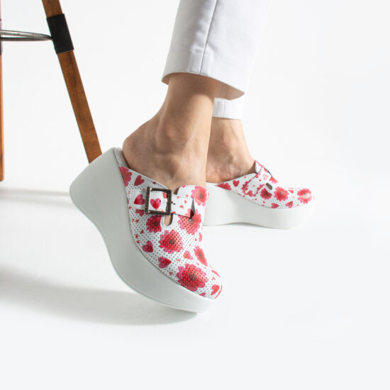 Дамски анатомични чехли на платформа от естествена кожа / /