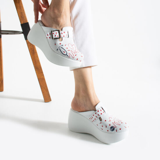 Бели анатомични медицински чехли на платформа от естествена кожа Анатомични чехли на платформа Медицински 2 Alternative view of Бели анатомични медицински чехли на платформа от естествена кожа