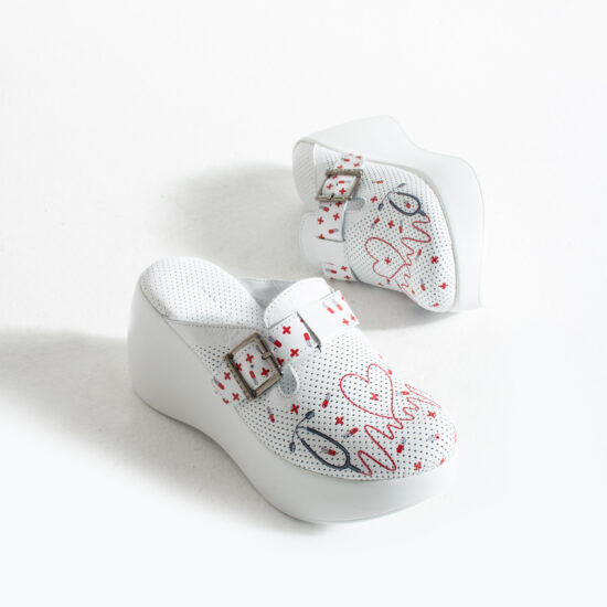 Бели анатомични медицински чехли на платформа от естествена кожа / /