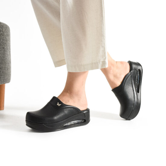 Дамски черни анатомични чехли на платформа от еко кожа / /