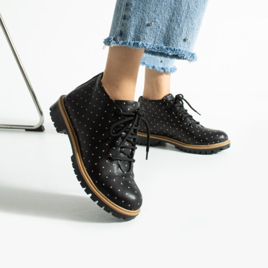 Дамски къси черни боти от естествена кожа до глезена / / Дамски къси черни боти от естествена кожа до глезена / /