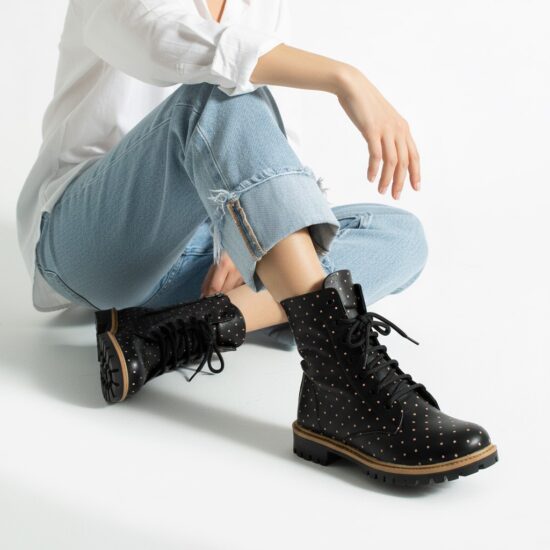 Дамски черни боти тип кубинки от естествена кожа Дамски боти Дамски черни боти тип кубинки от естествена кожа Дамски боти