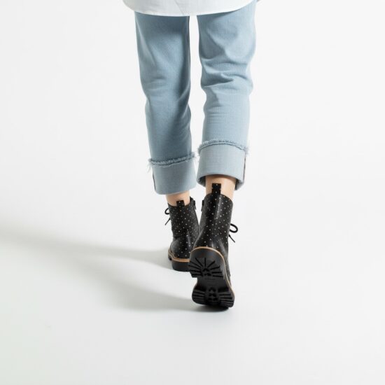 Дамски черни боти тип кубинки от естествена кожа / / Дамски черни боти тип кубинки от естествена кожа / /