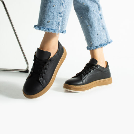 Дамски черни анатомични кецове от естествена кожа / / Дамски черни анатомични кецове от естествена кожа / /