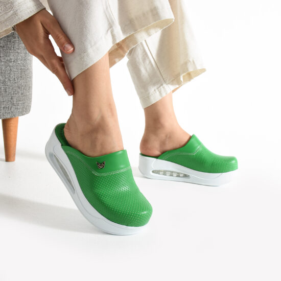 Зелени анатомични чехли на платформа от еко кожа / /