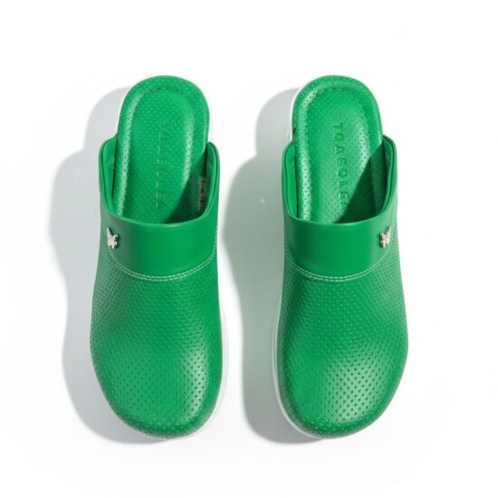 Зелени анатомични чехли на платформа от еко кожа / /