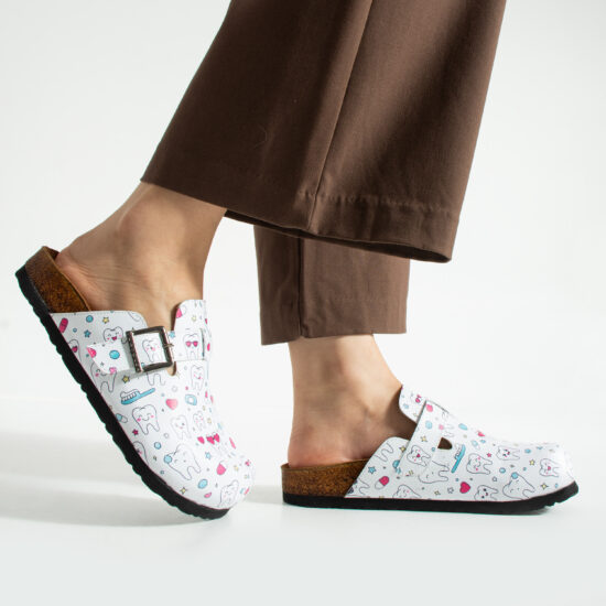 Медицински дамски ортопедични чехли за зъболекар / /