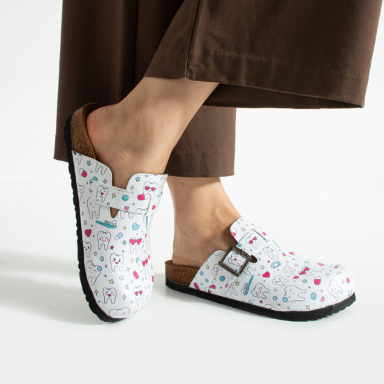 Медицински дамски ортопедични чехли за зъболекар / /