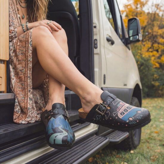 Дамски ортопедични чехли с цветен дизайн / /