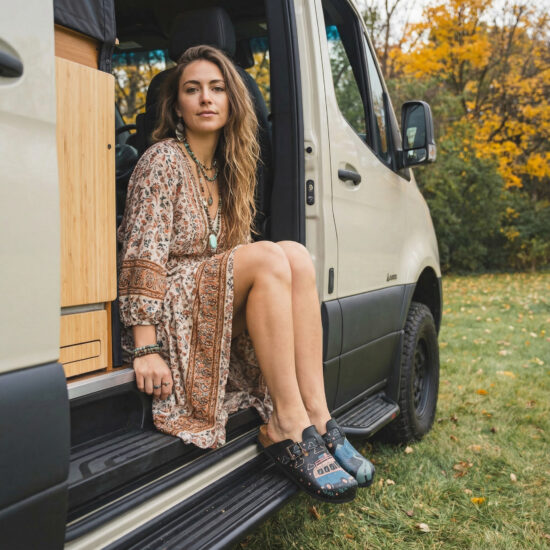 Дамски ортопедични чехли с цветен дизайн / /